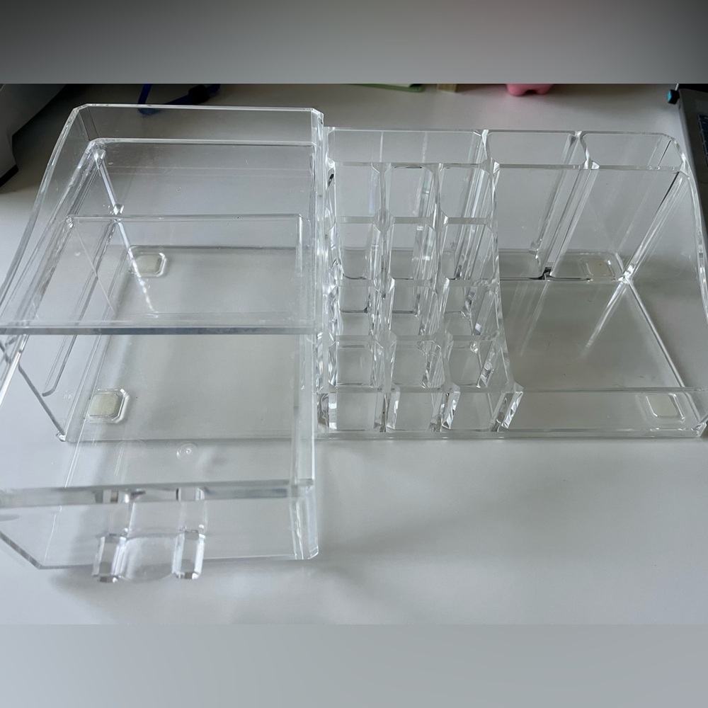 makeup organizer